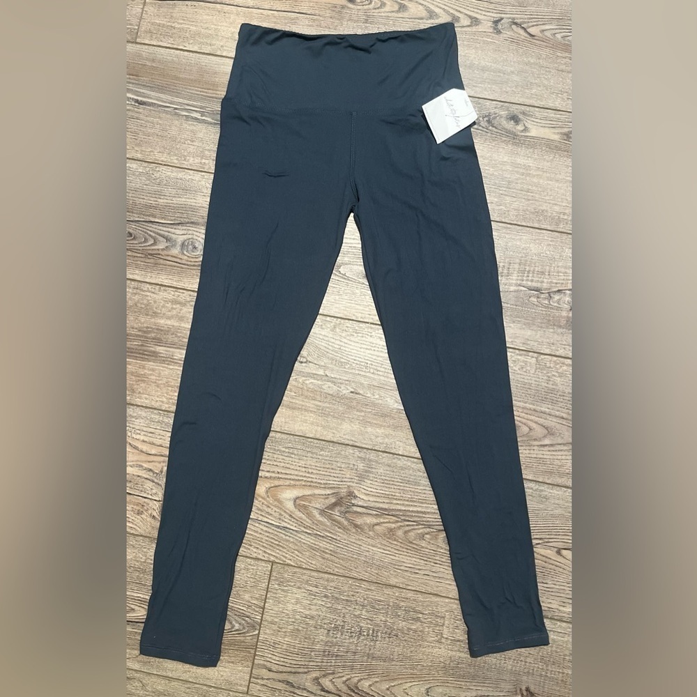 Nwt white lotus leggings one size - Picture 2 of 3